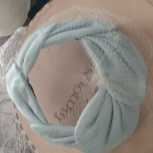 Antique hats and antique hat box - Picture 13 of 13